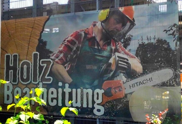 Werbeplakat von Hitachi mit dem Titel "Holzbearbeitung"