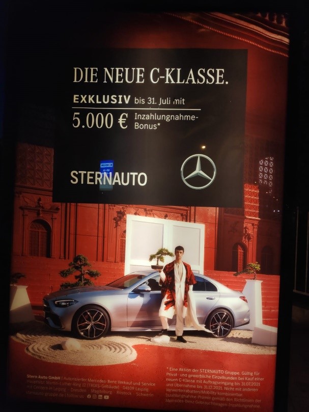 Werbeplakat von Mercedes Benz mit dem Titel "Die neue C-Klasse".