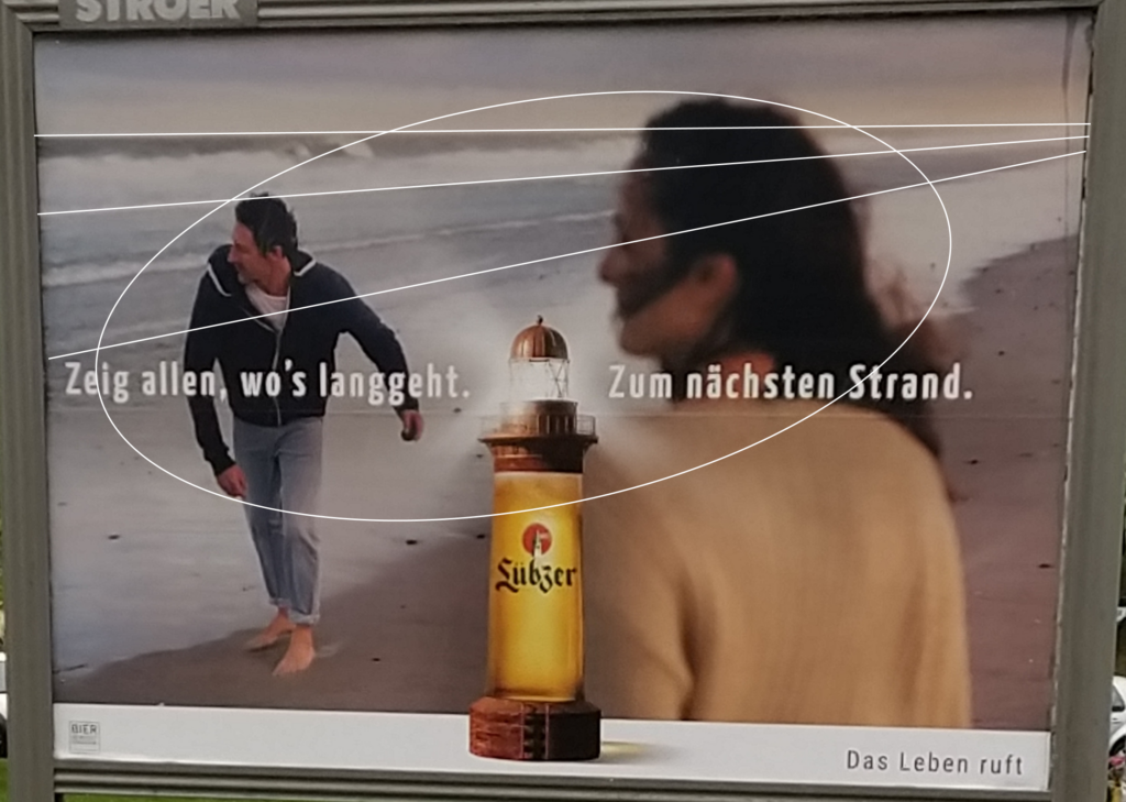 Werbeplakat der Biermarke "Lübzer" mit einer Frau und einen Mann am Strand mit Planimetrielinien