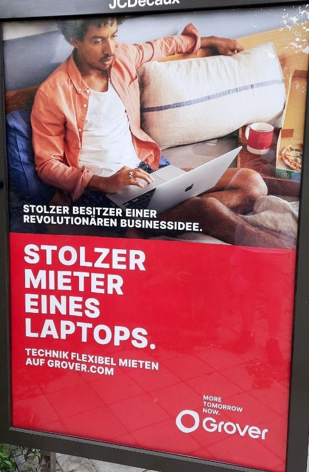 Werbeplakat von Grover mit dem Titel "Stolzer Mieter eines Laptops."