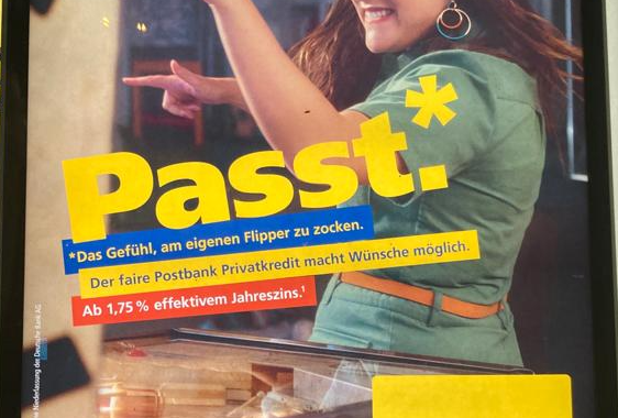 Werbeplakat der Post Bank mit dem Titel "Passt.*"