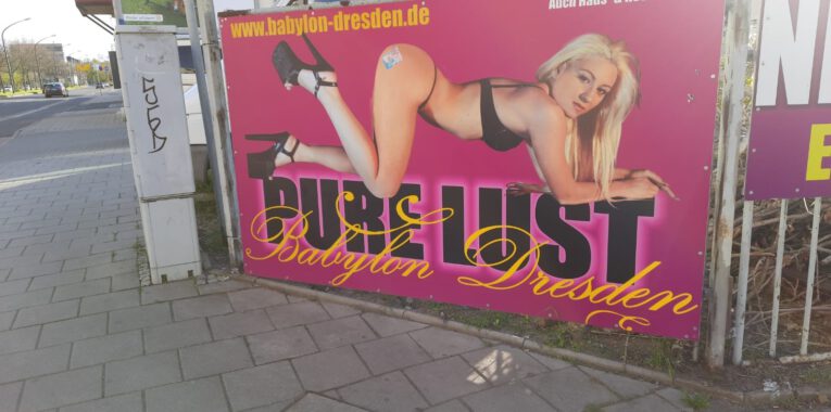 Werbeplakat von Babylon Dresden mit dem Titel "Pure Lust"