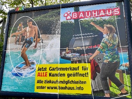 Werbeplakat von Bauhaus mit Planimetrielinien mit dem Titel "Jetzt Gartenverkauf für ALLE Kunden geöffnet!"